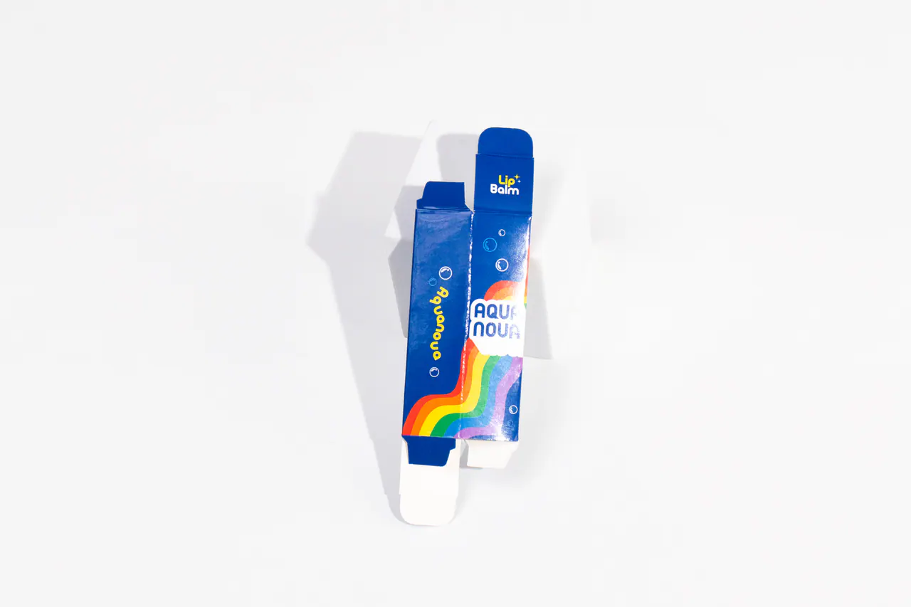 รูปตัวอย่างกล่องเครื่องสำอาง Aquanova Lip Balm สำหรับรับผลิตกล่อง รับทำกล่อง และผลิตกล่องโดย Box Corner Art มุมที่ 3