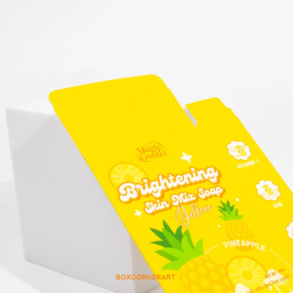 กล่อง Magic Goods Brightening Soap ใช้สีเหลืองให้สบู่ดูโดดเด่น โดย Box Corner Art